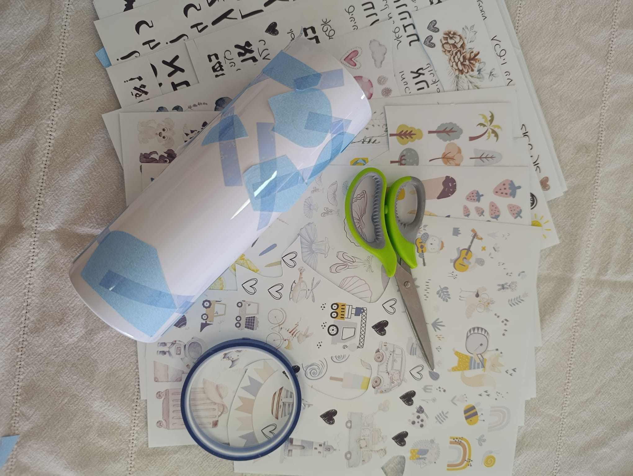 פשוט יוצרות - ערכת DIY ל־5 כוסות תרמיות עם קש – תמונה 2